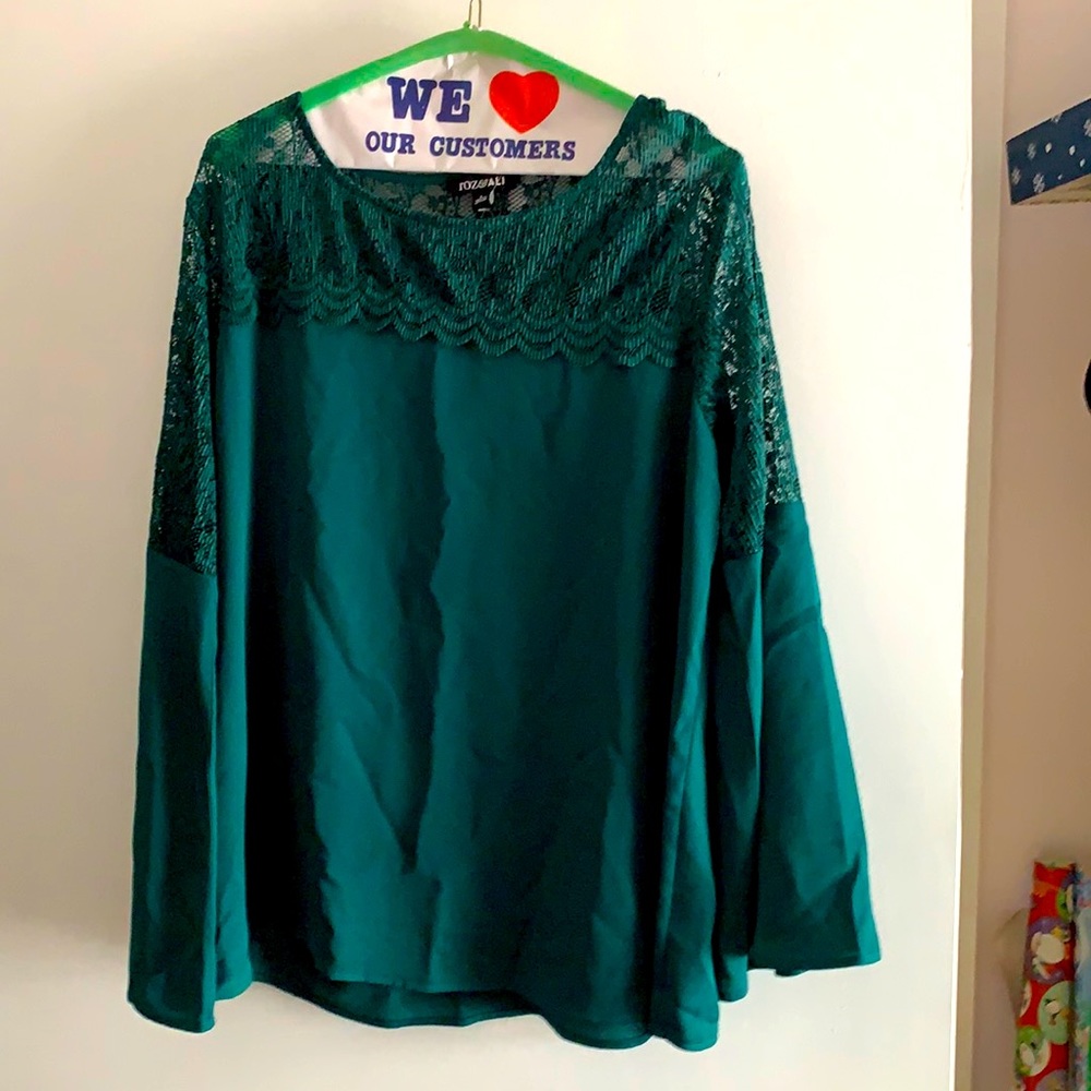 Forest green long bell sleeve shirt
